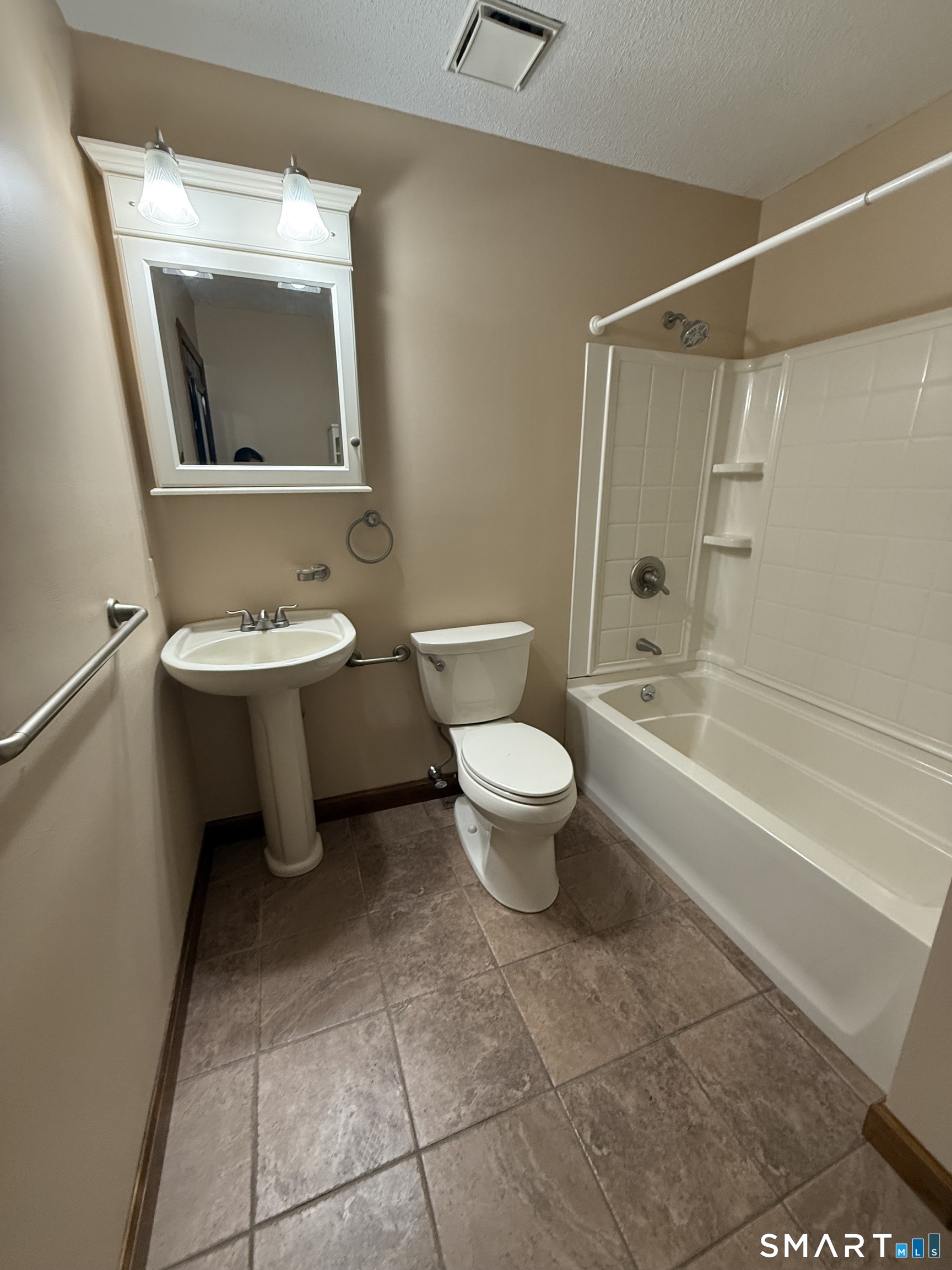 1302 Summer Hill Drive South Windsor CT 06074