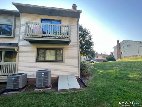1302 Summer Hill Drive South Windsor CT 06074