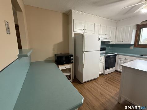 1302 Summer Hill Drive South Windsor CT 06074