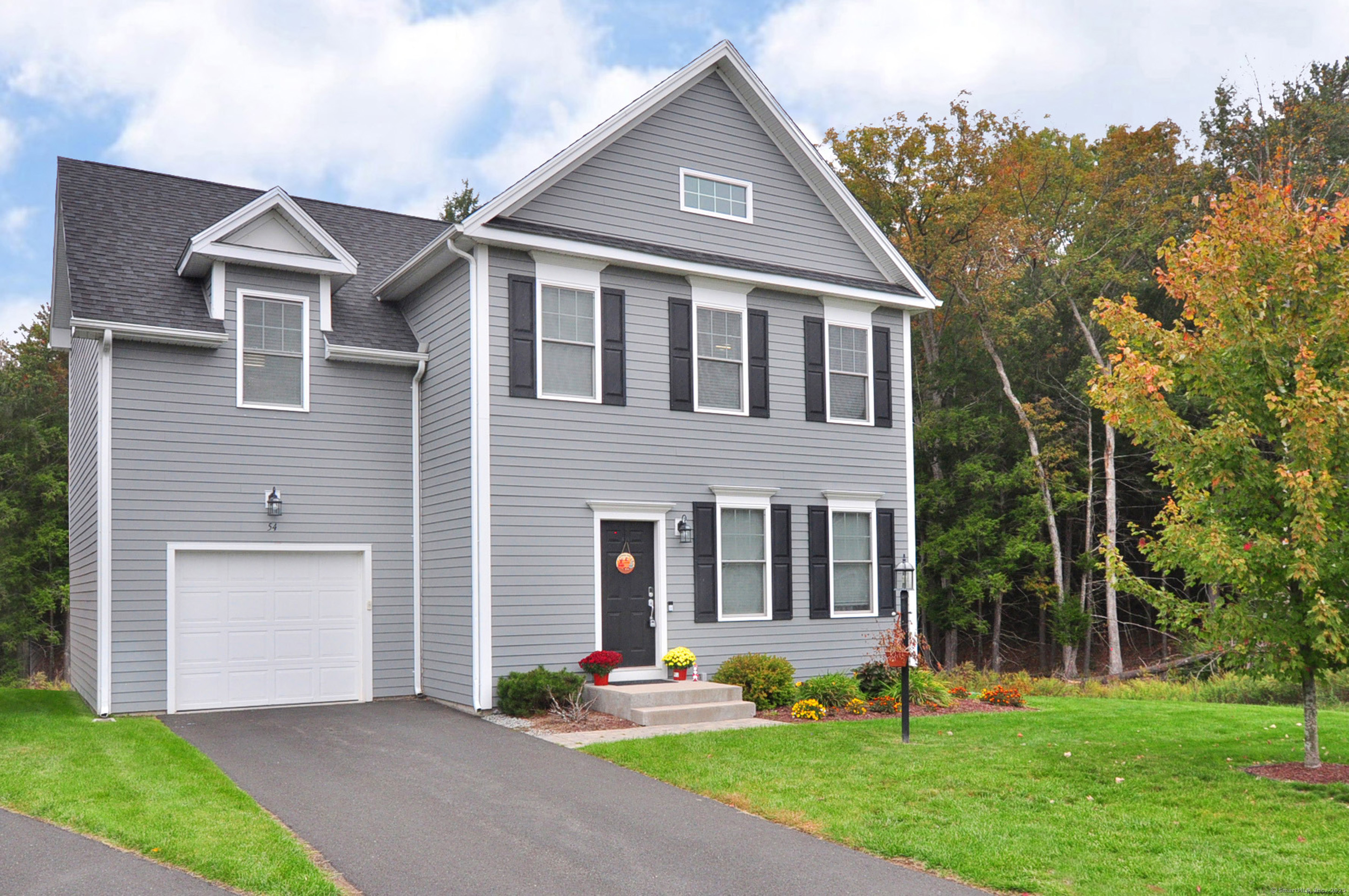 54 Cambridge Court Simsbury CT 06070