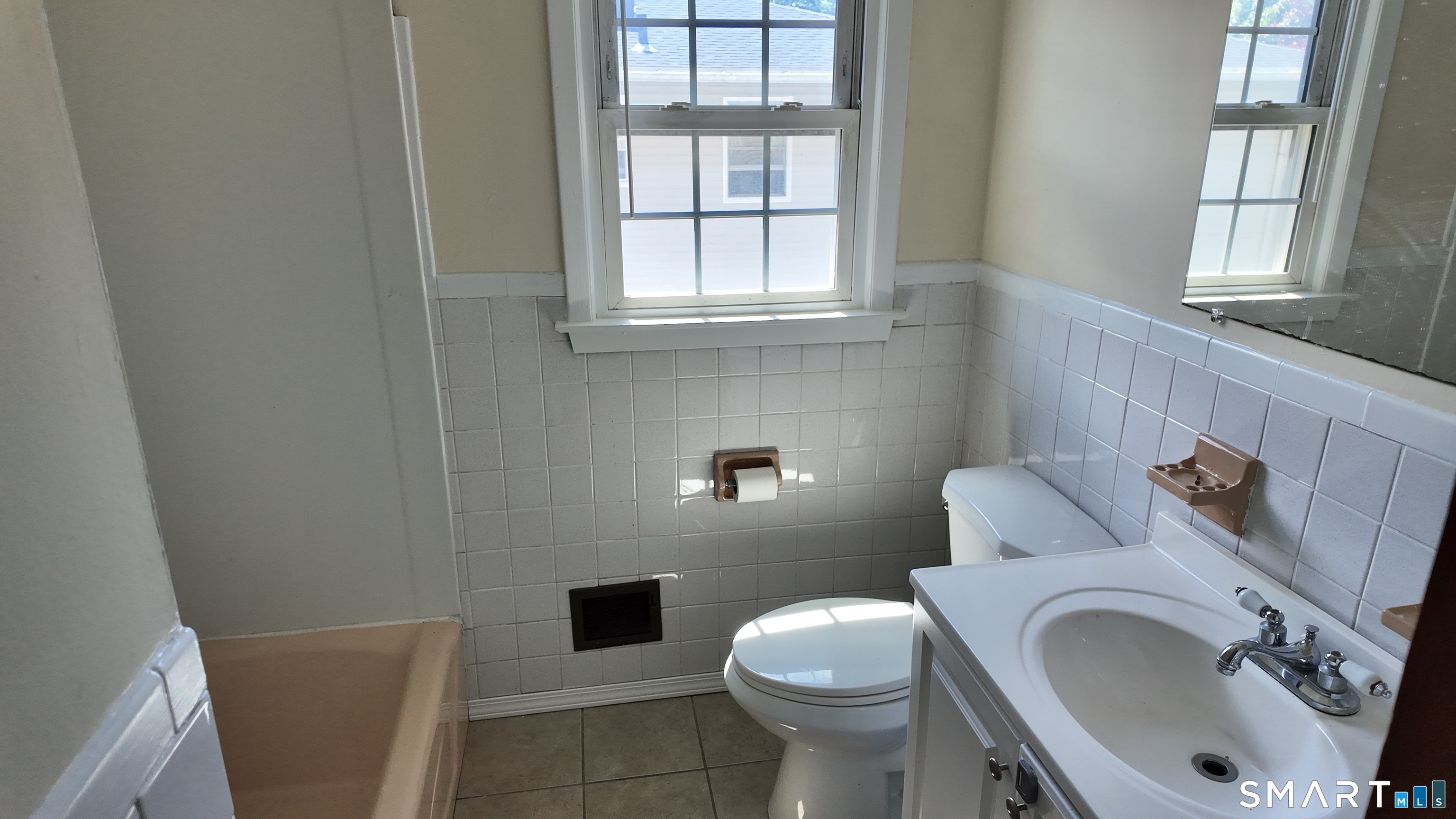27 Manila Avenue Woodbridge CT 06525