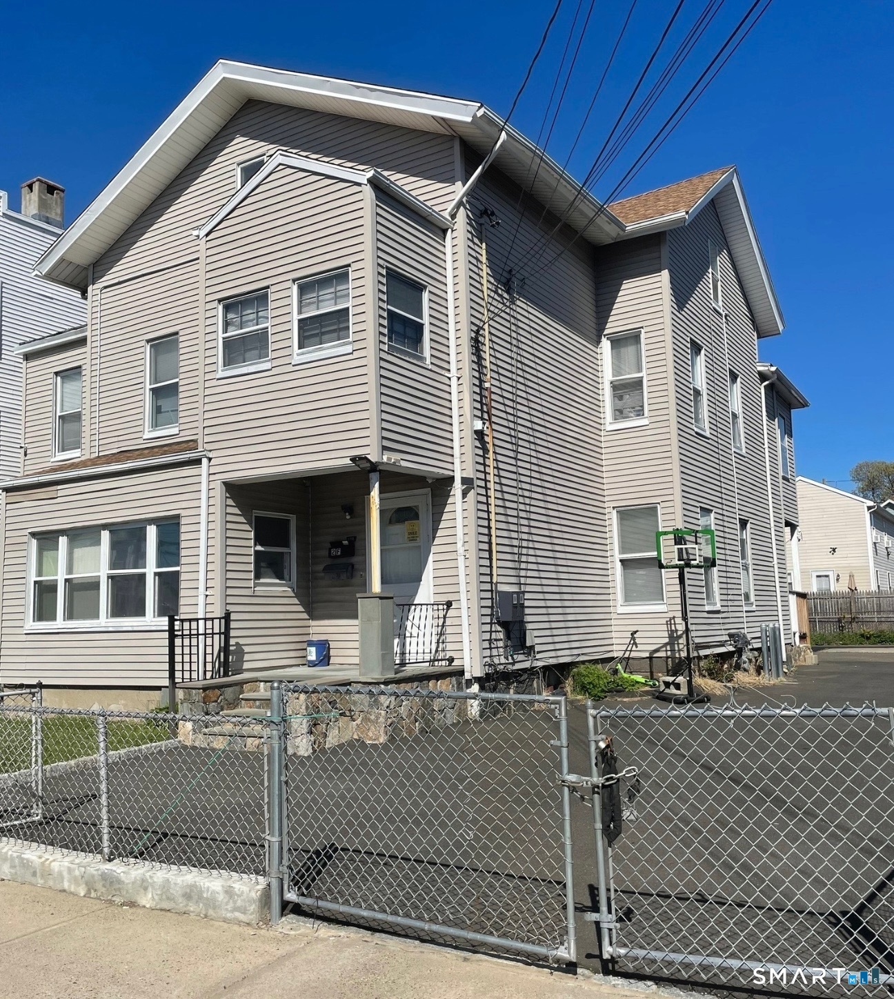 Bridgeport CT, 196 Park Street, Unit 1FL