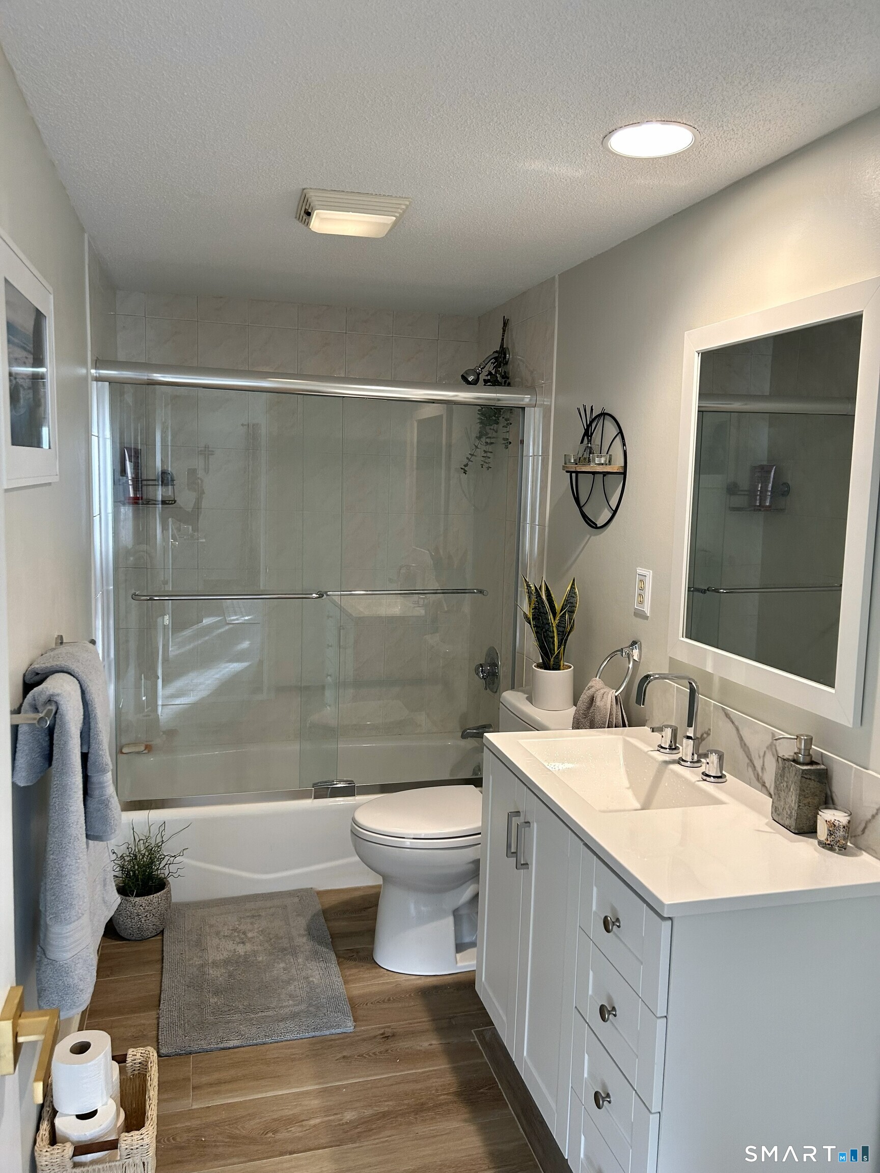 7 Twin Oak Court Avon CT 06001