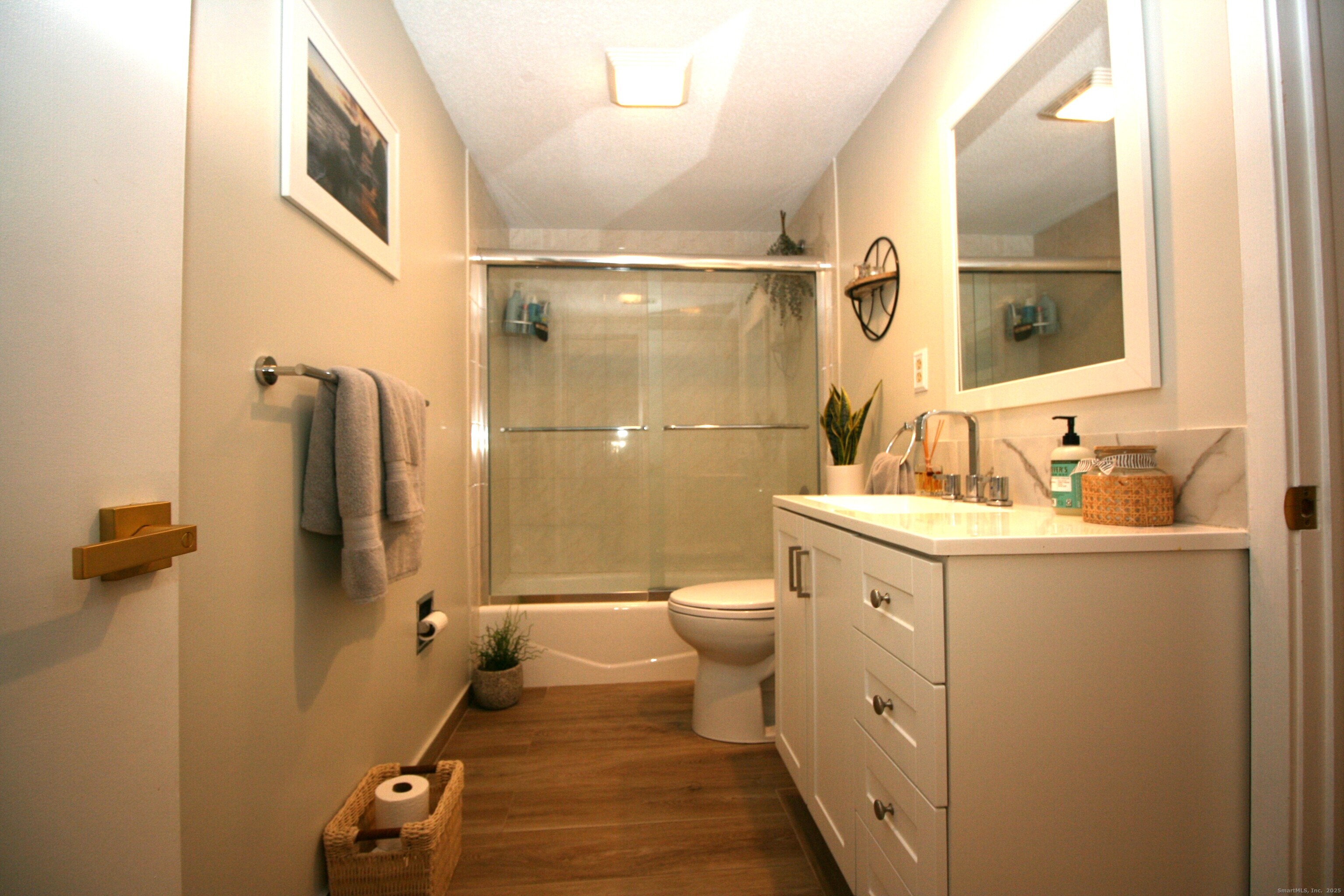 7 Twin Oak Court Avon CT 06001