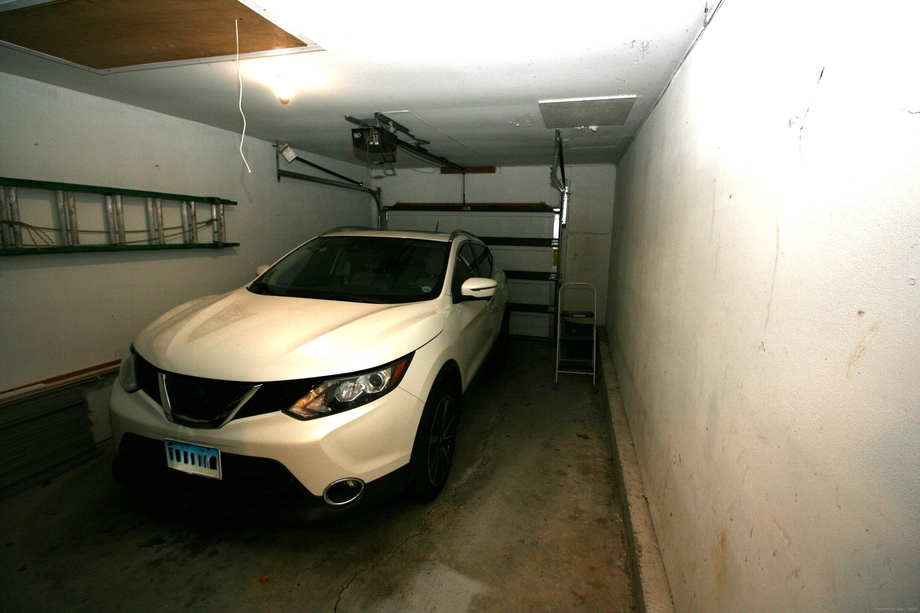 7 Twin Oak Court Avon CT 06001