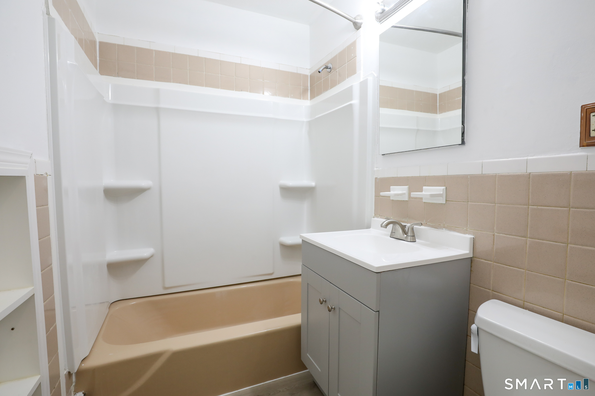 1 Camelot Drive Bloomfield CT 06002