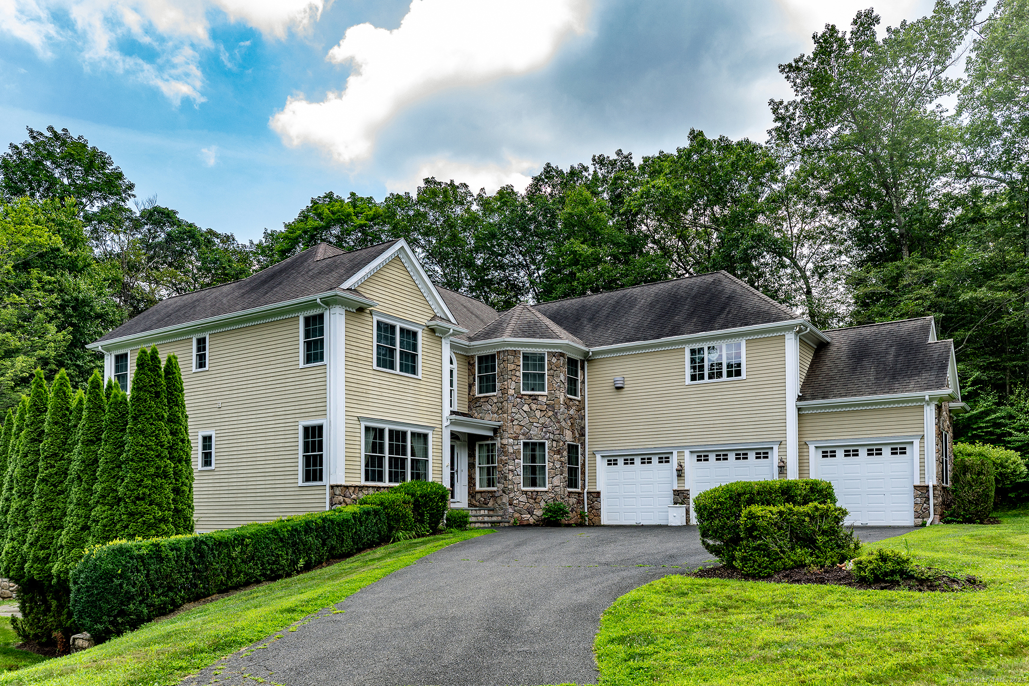 15 Logging Trail Lane Brookfield CT 06804