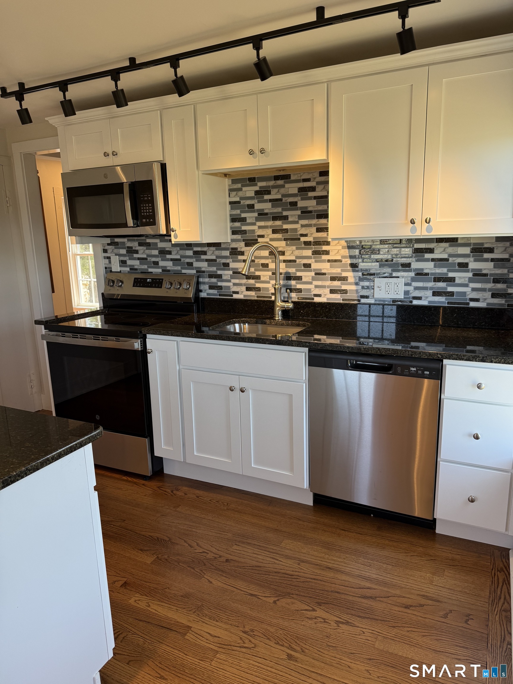 43 Boston Post Road Madison CT 06443