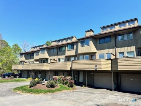 64 Far View Commons Southbury CT 06488