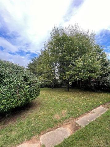 67 Hawthorne Drive New London CT 06320