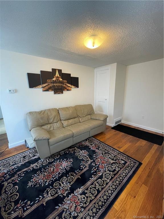 67 Hawthorne Drive New London CT 06320