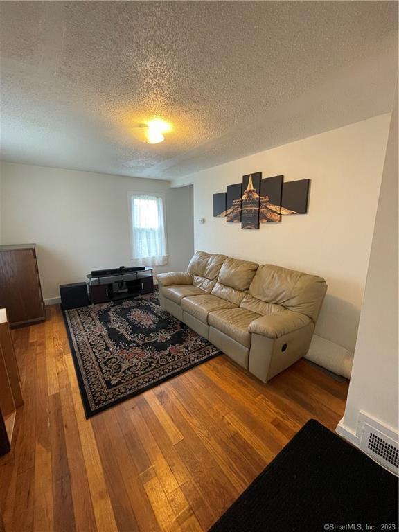 67 Hawthorne Drive New London CT 06320