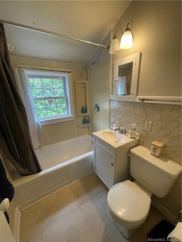 67 Hawthorne Drive New London CT 06320