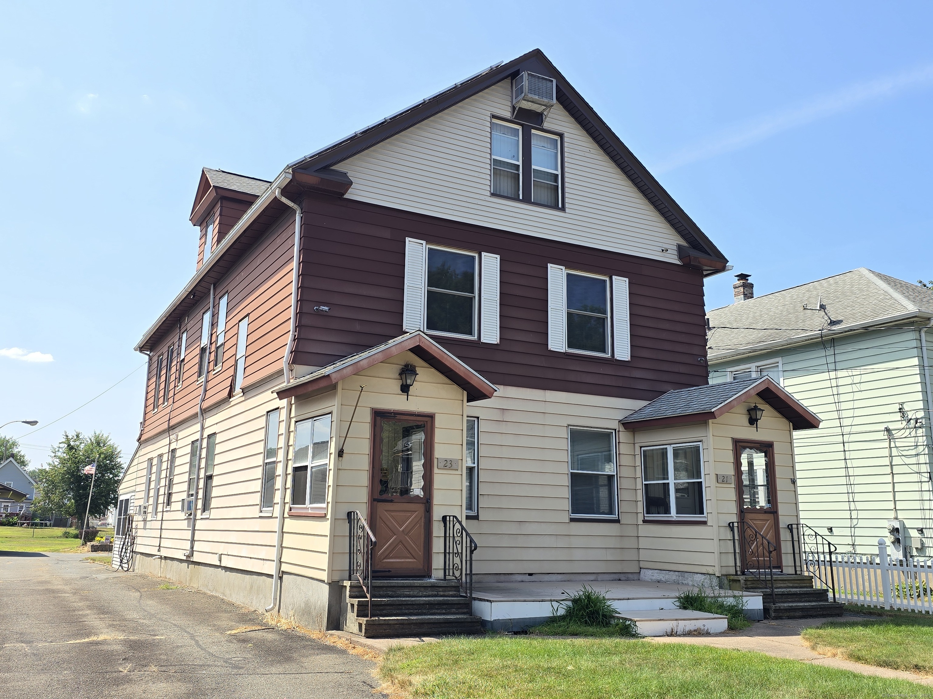 21 Oakwood Street East Hartford CT 06108