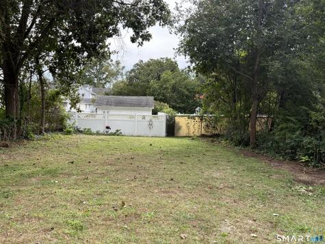 429 Thompson Avenue East Haven CT 06512