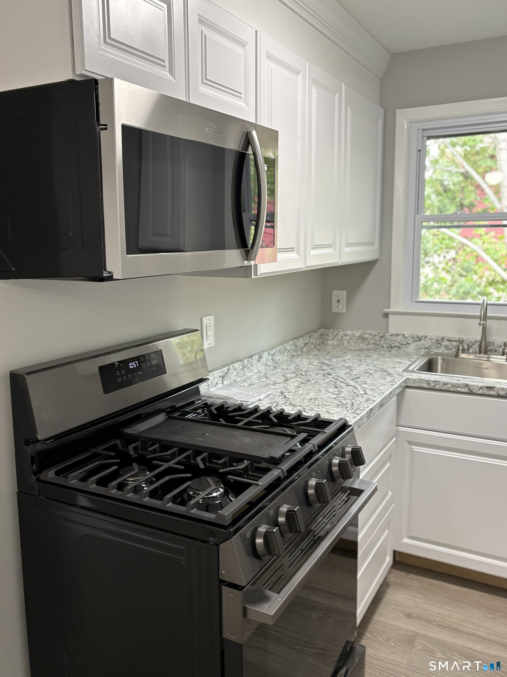 429 Thompson Avenue East Haven CT 06512