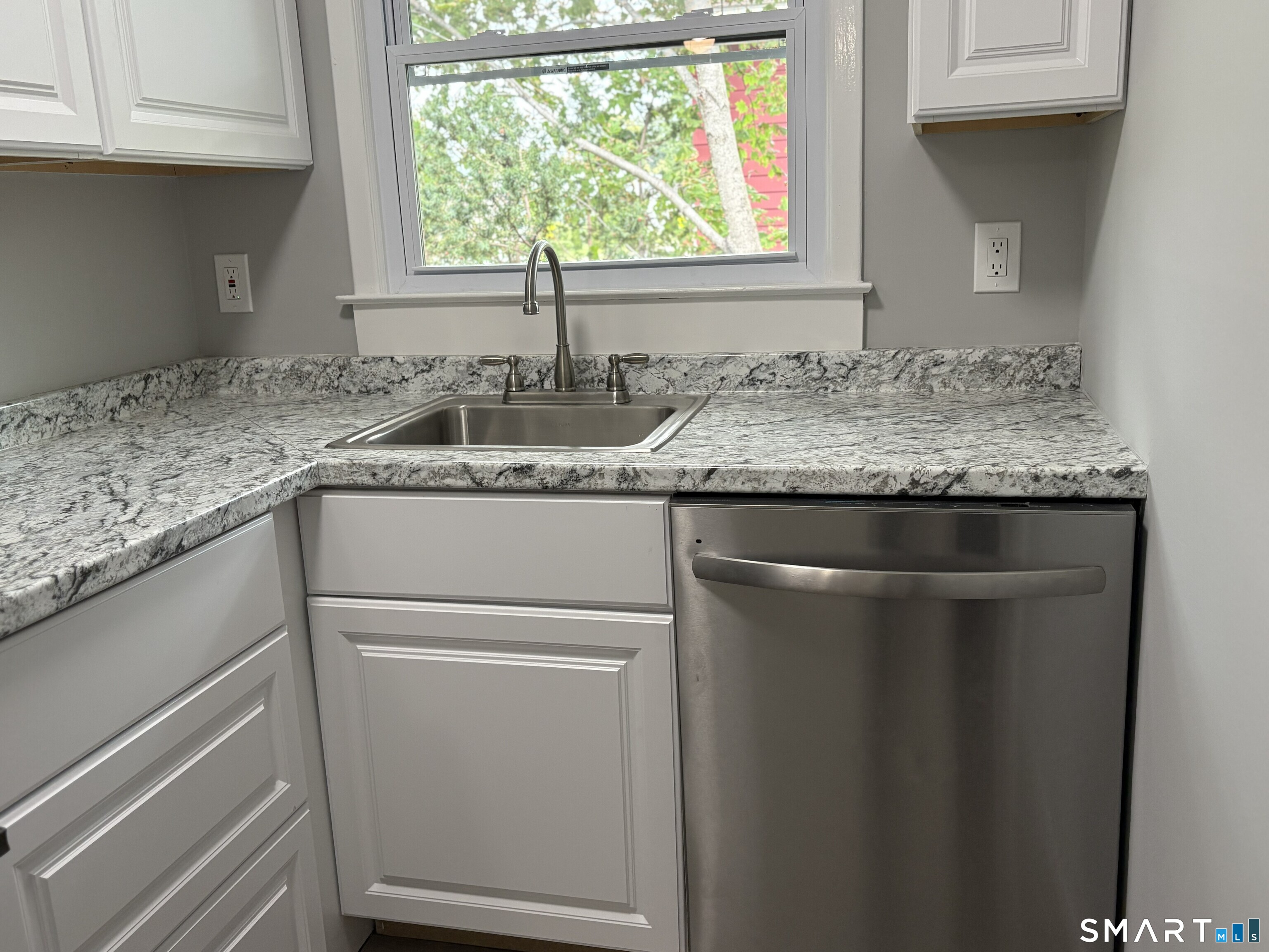 429 Thompson Avenue East Haven CT 06512