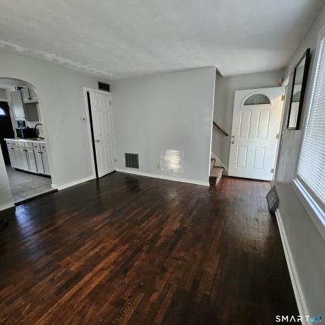 432 Pearl Harbor Street Bridgeport CT 06610