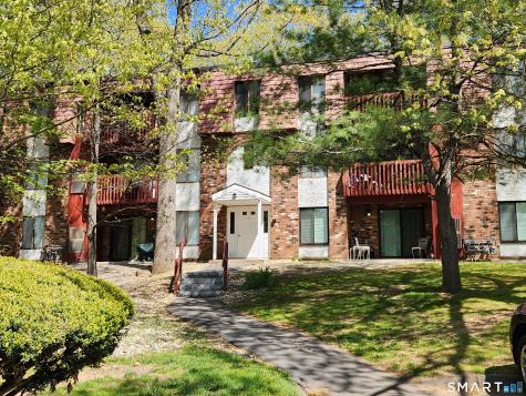 15 Woodsedge Drive Newington CT 06111