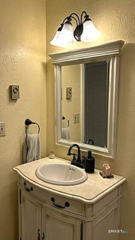 48 Quidnet Court Guilford CT 06437