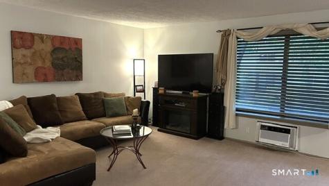 48 Quidnet Court Guilford CT 06437