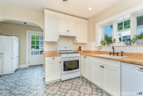 254 Homeland Street Fairfield CT 06825