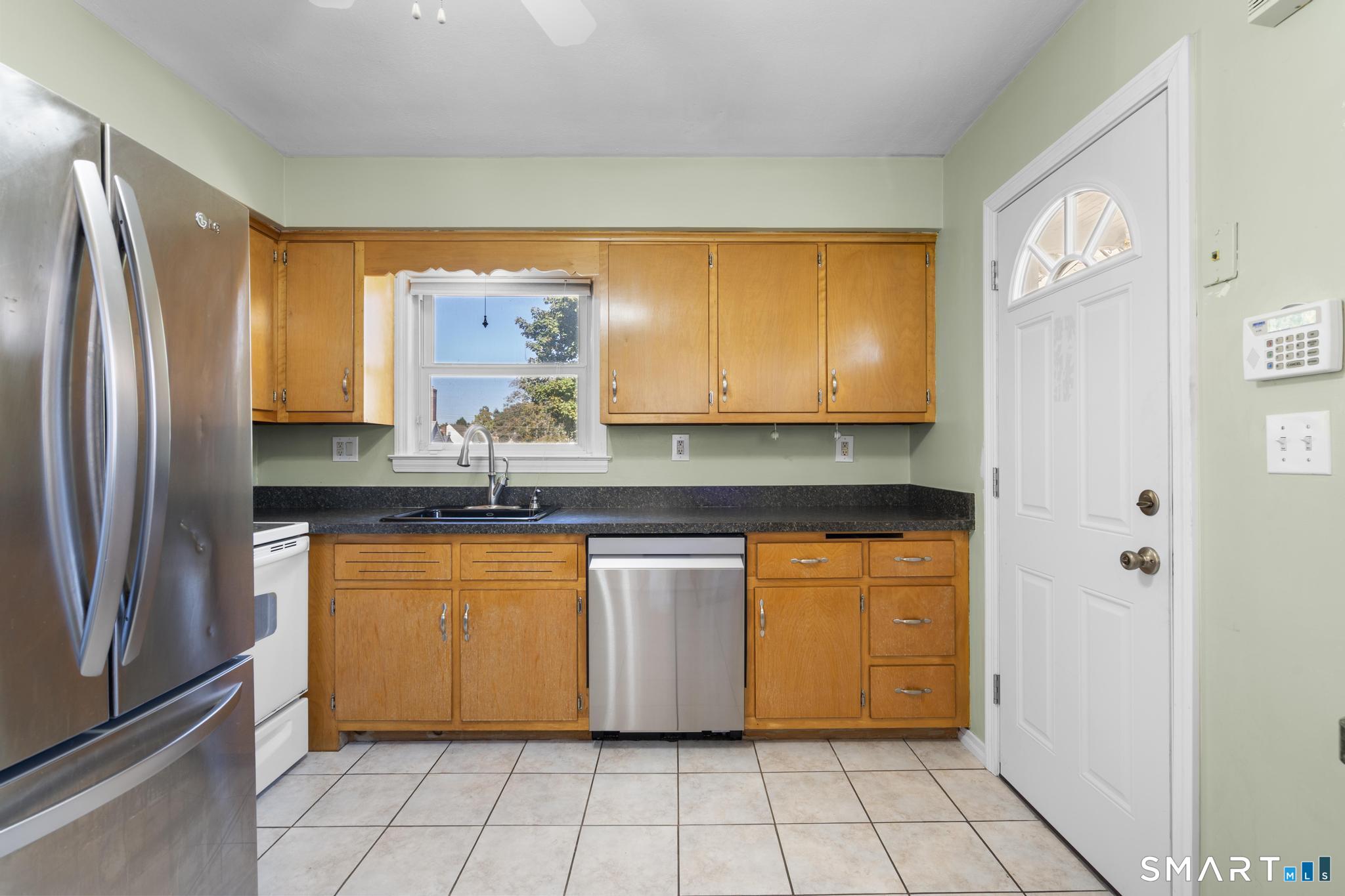 71 Linnmore Drive Manchester CT 06040