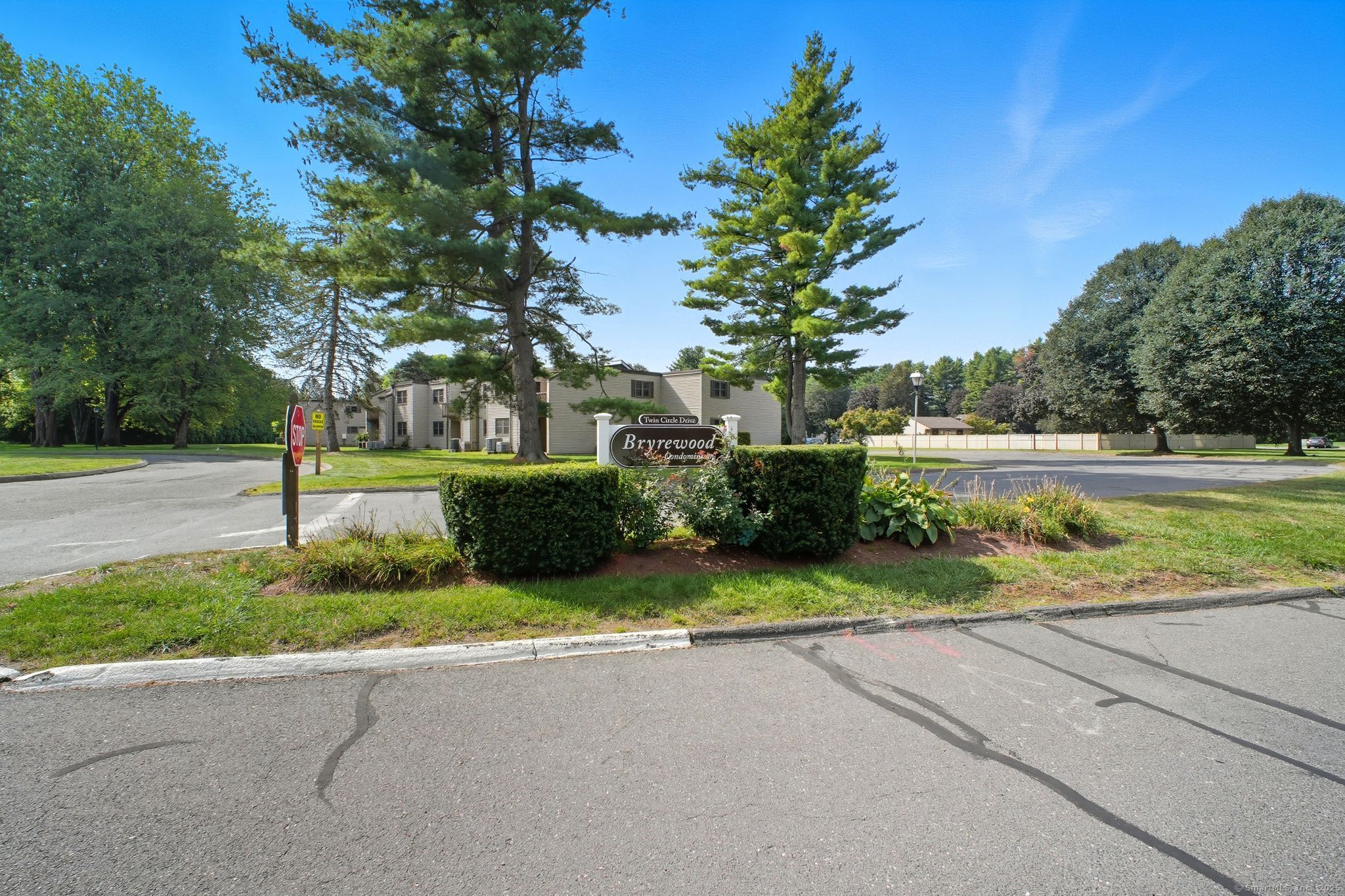 402 Twin Circle Drive South Windsor CT 06074