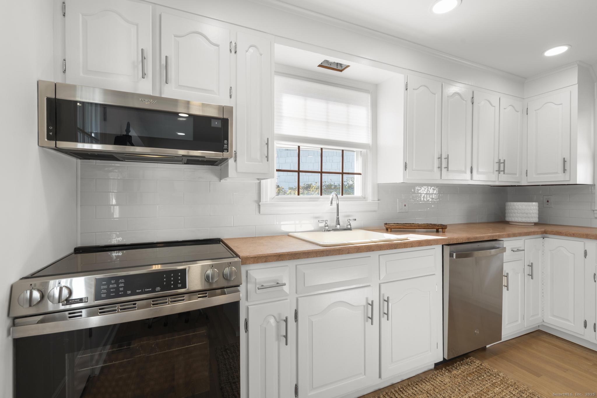 27 Reef Court Fairfield CT 06824