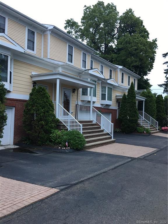 11 Saint John Street North Haven CT 06473