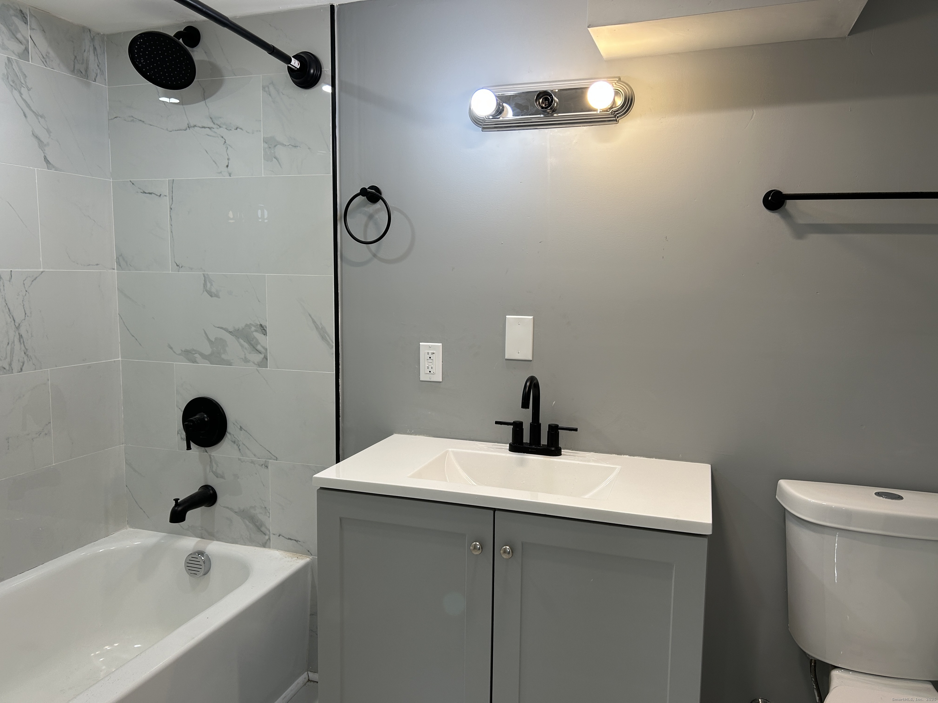 22 Hawthorne Street Norwich CT 06360