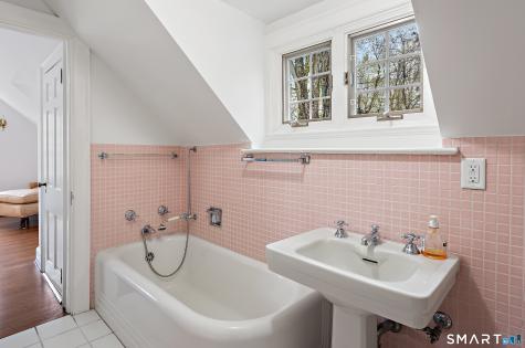 3 Holmewood Lane New Canaan CT 06840
