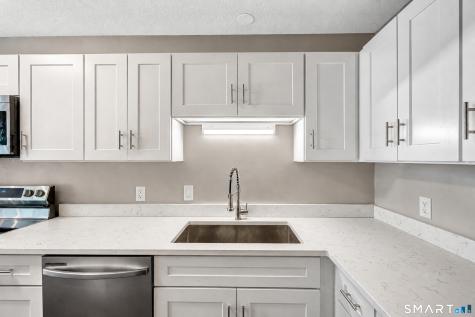 6 Wild Rose Court Bloomfield CT 06002