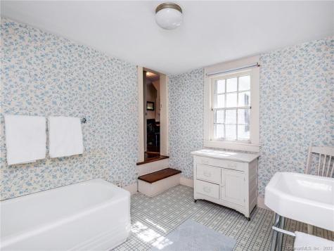 103 Litchfield Road Morris CT 06763