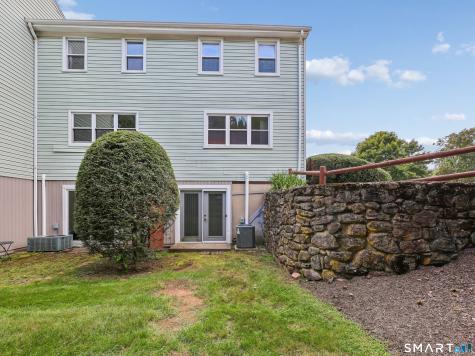 1 East Gate Lane Hamden CT 06514