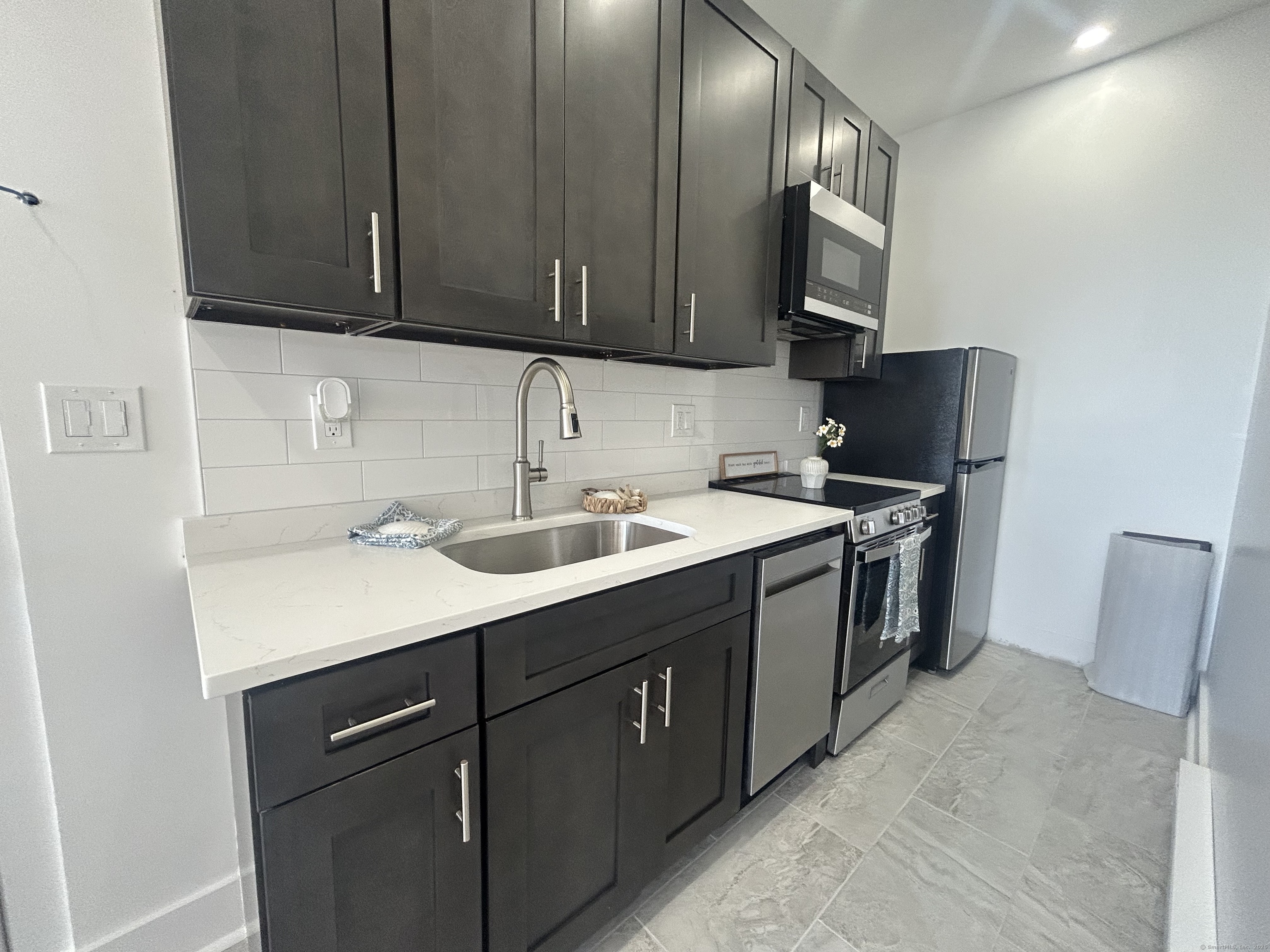 207 Bank Street New London CT 06320