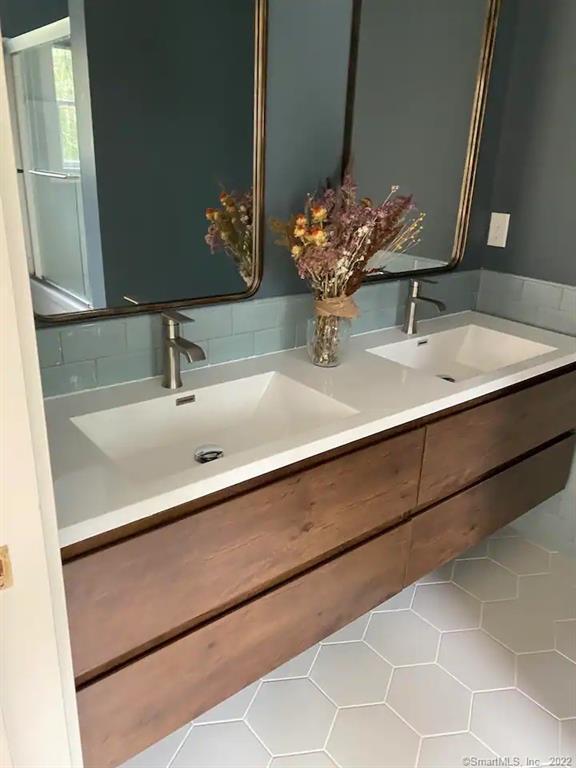 8 Clinton Avenue Old Saybrook CT 06475