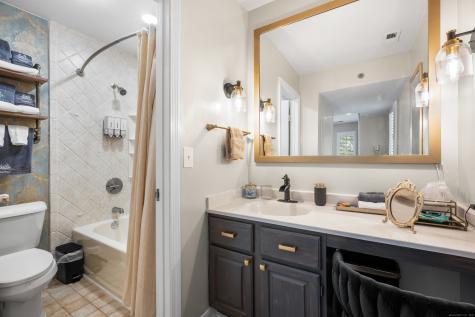 2122 Old Pond Lane Norwich CT 06360