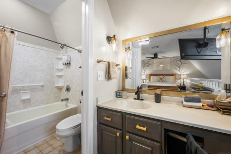 2122 Old Pond Lane Norwich CT 06360