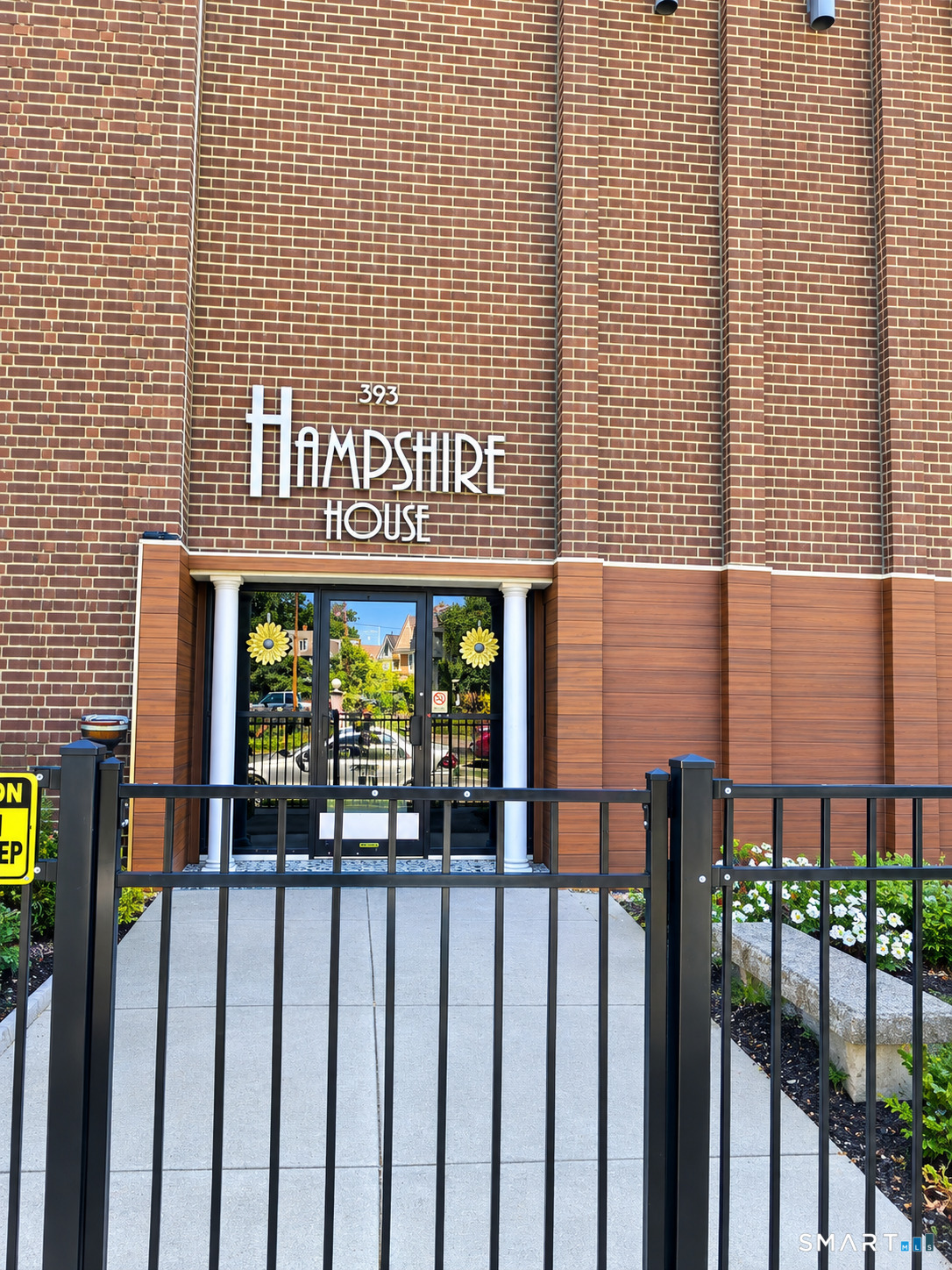 393 Laurel Avenue Bridgeport CT 06605