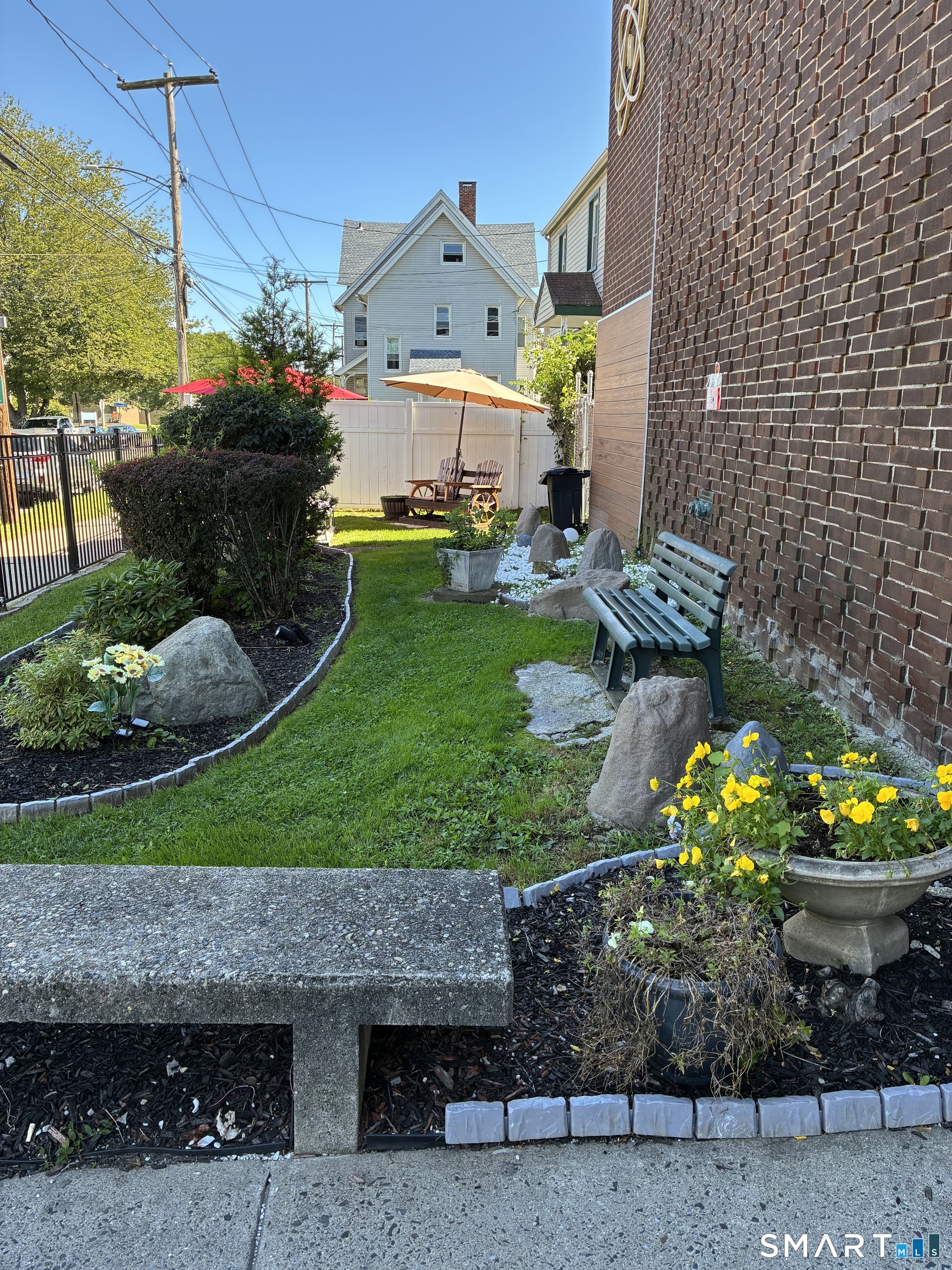 393 Laurel Avenue Bridgeport CT 06605