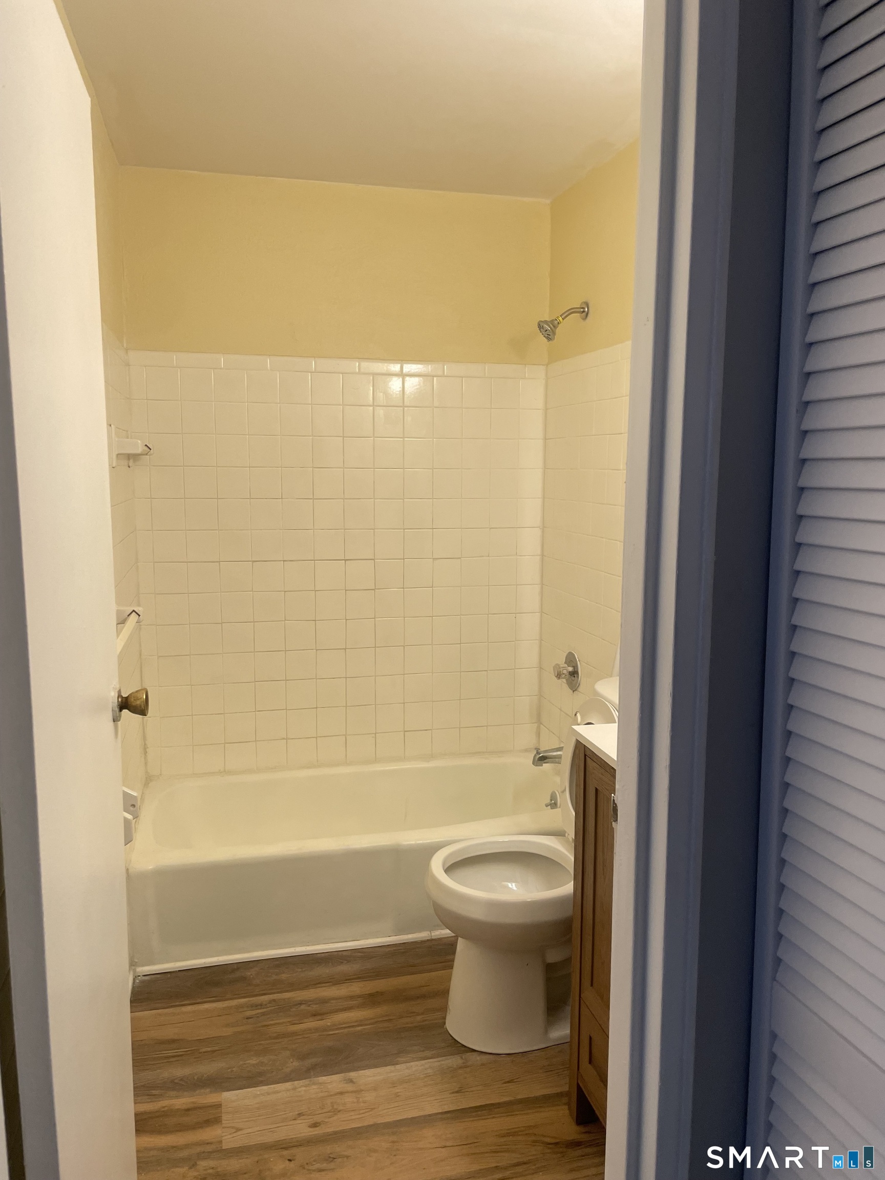 393 Laurel Avenue Bridgeport CT 06605
