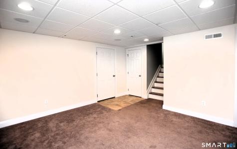 27 Warrington Round Danbury CT 06810