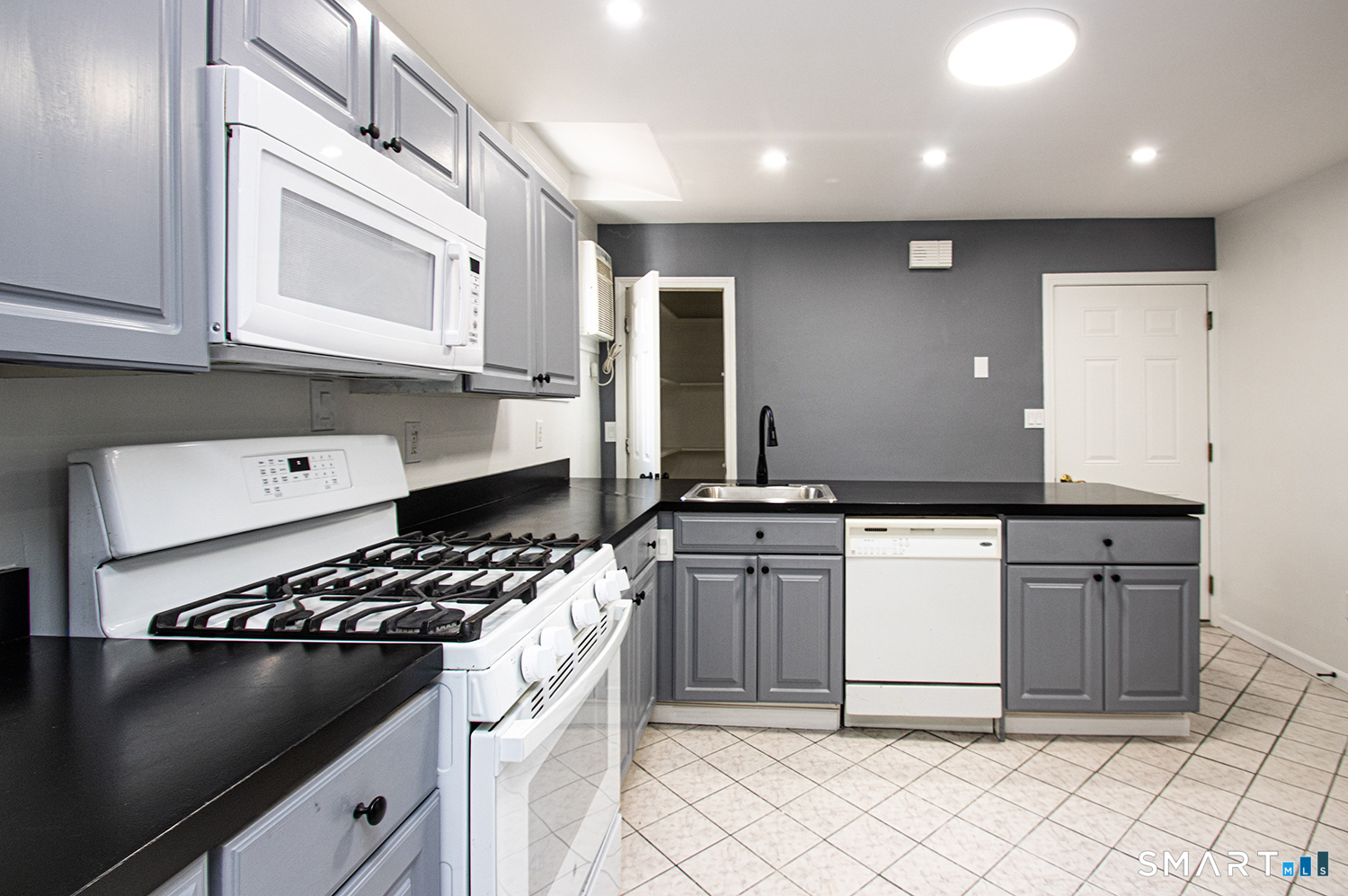 2879 Fairfield Avenue Bridgeport CT 06605