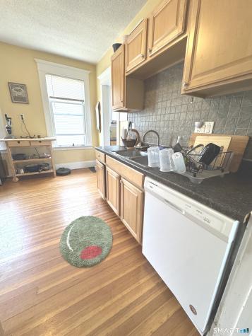 1869 Chapel Street New Haven CT 06511