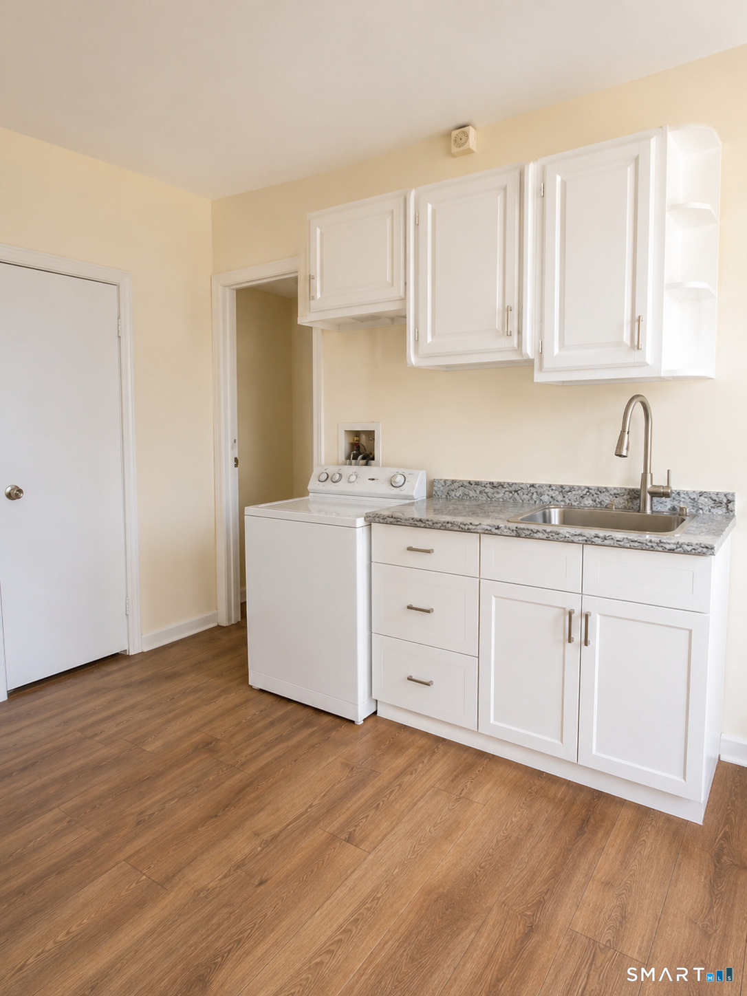 6 East Walnut Street Stamford CT 06902