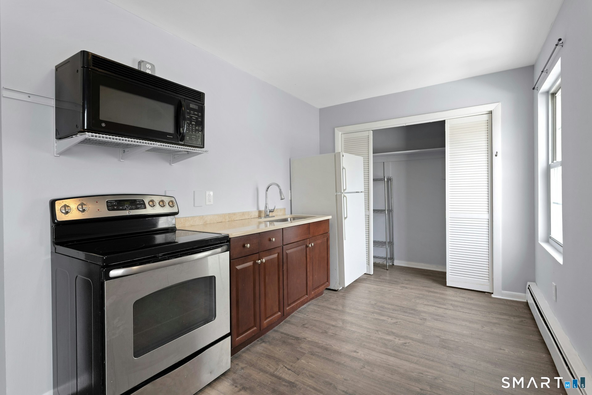 614 Earl Avenue Bridgeport CT 06606