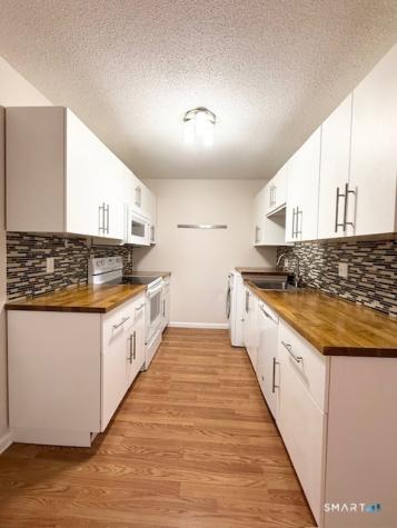 95 Woodsedge Drive Newington CT 06111