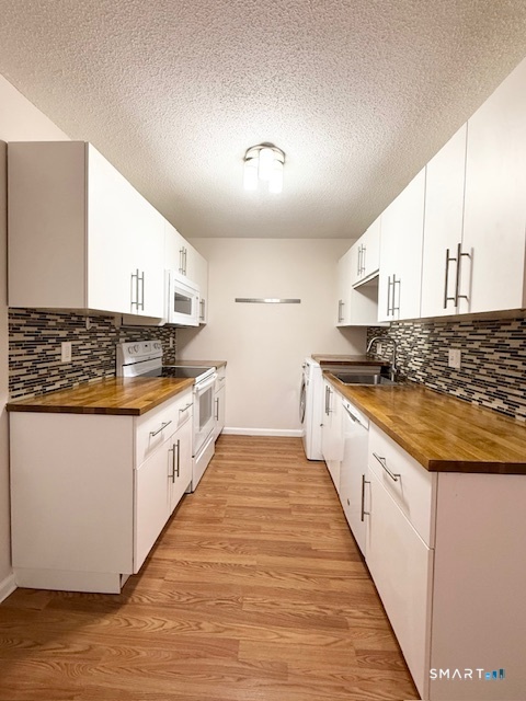 95 Woodsedge Drive Newington CT 06111