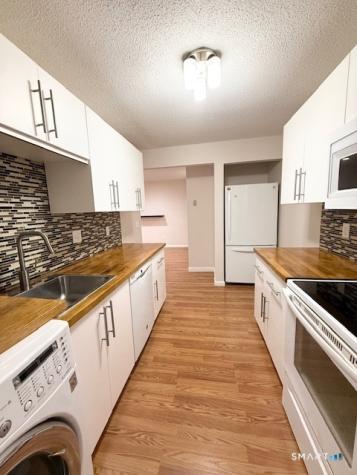 95 Woodsedge Drive Newington CT 06111